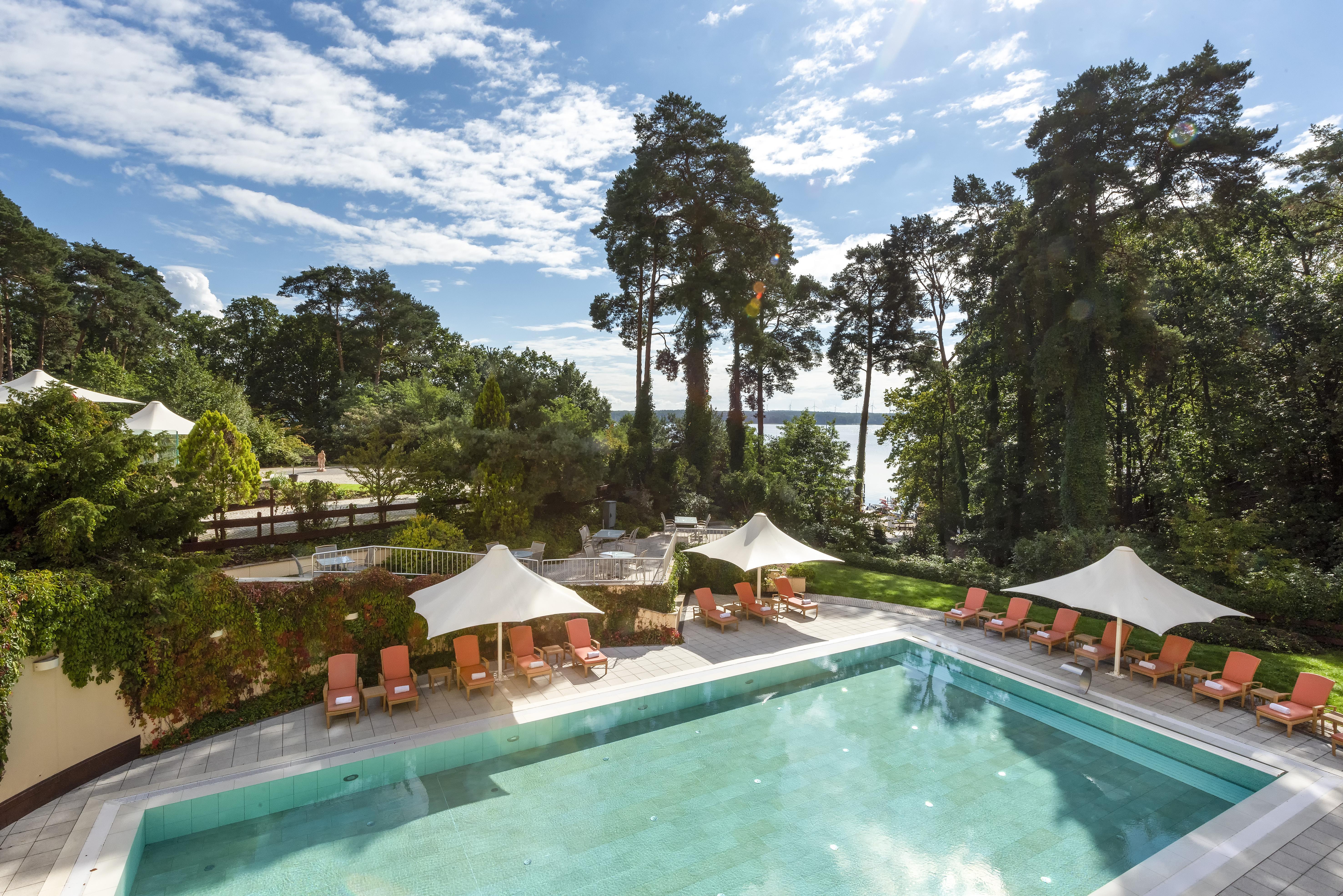 Precise Resort Bad Saarow Ngoại thất bức ảnh The swimming pool at the Hotel