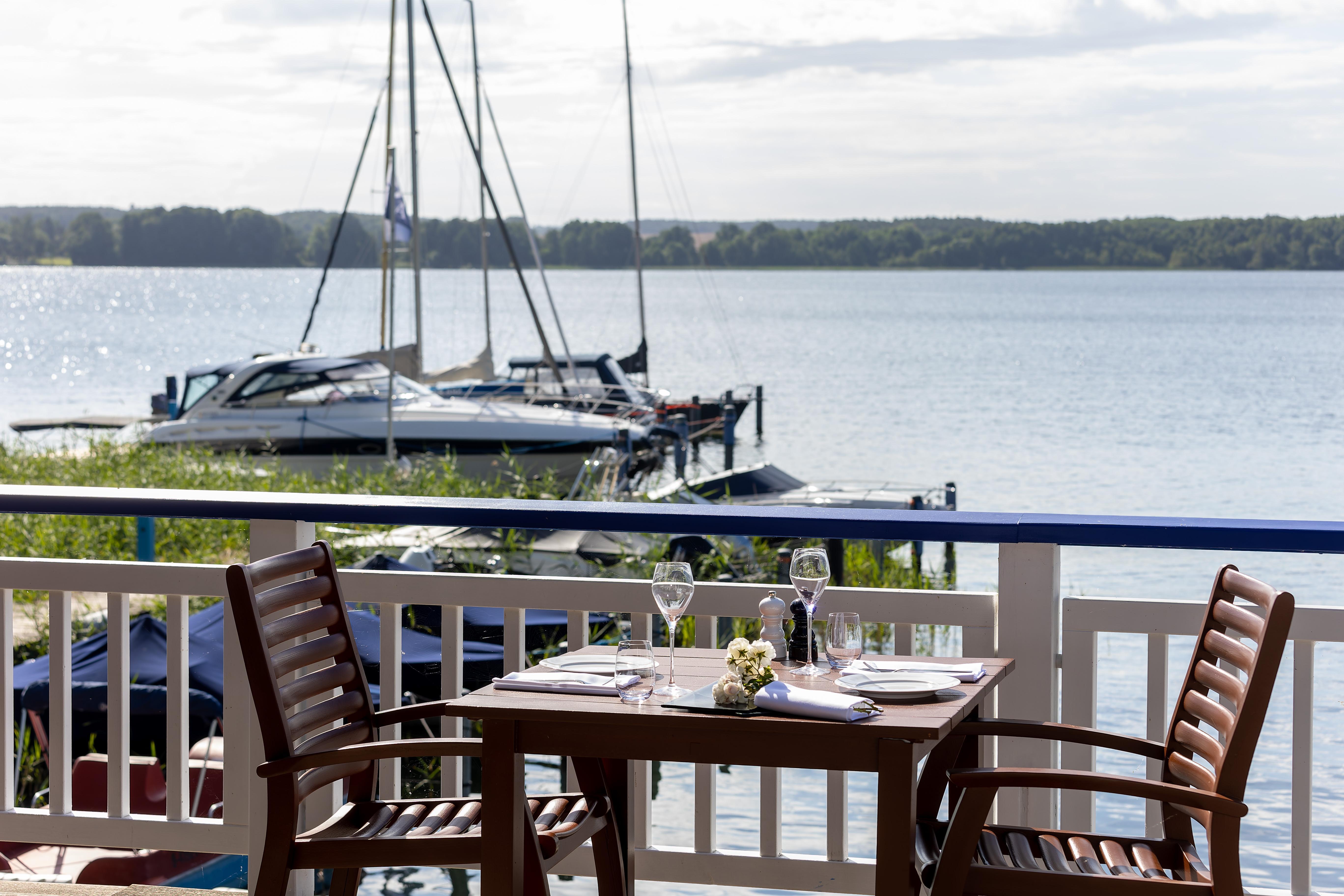Precise Resort Bad Saarow Ngoại thất bức ảnh View of the marina