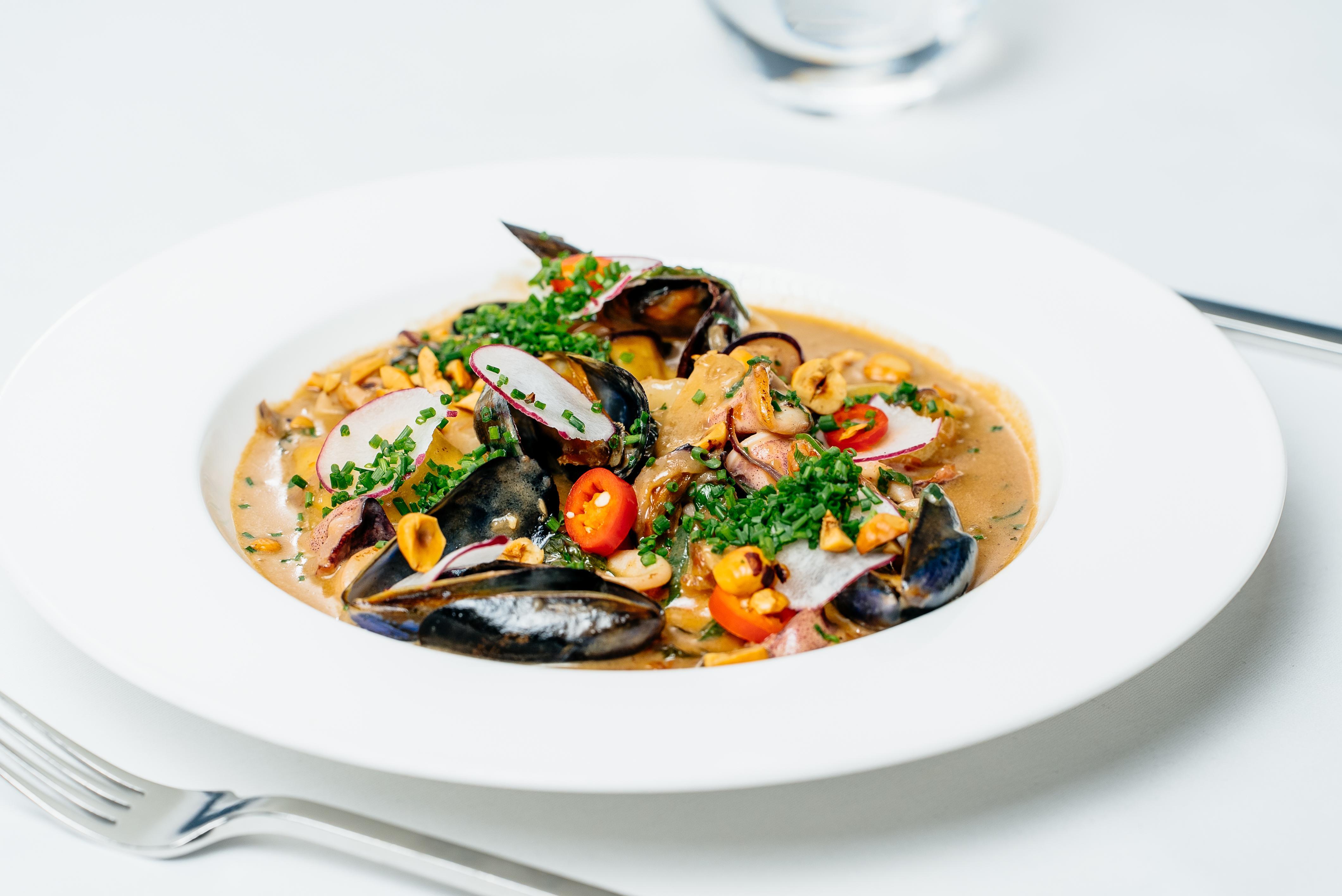 Precise Resort Bad Saarow Ngoại thất bức ảnh A seafood stew